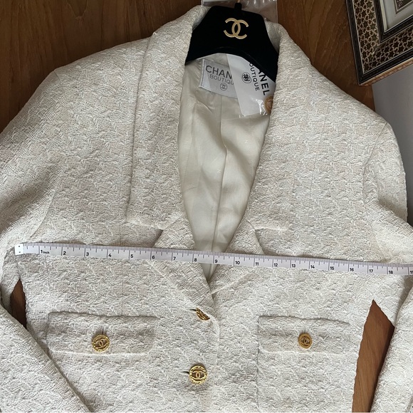 SOLD! 💔 Rare Vintage CHANEL 1993 SS Runway Tweed Cropped Jacket Blazer CC Logo - Picture 14 of 17